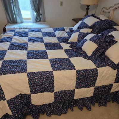 Queen Blue & White Floral Bed spread With 4 Pillows