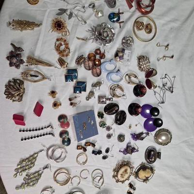 Vintage Earrings & Broaches