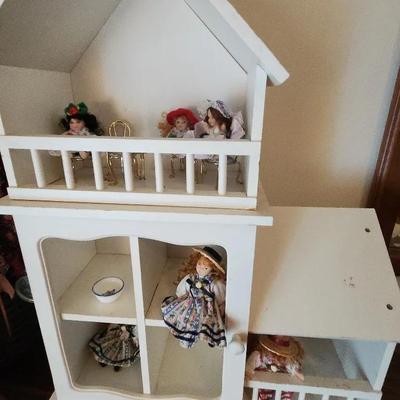 Dollhouse With Miniature Porcelain Dolls & Doll Furniture 