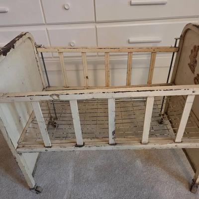 vintage 1950s Amsco "Doll-E-Crib". Metal