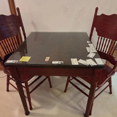 Small Table With 2 Chairs And Glass Cover