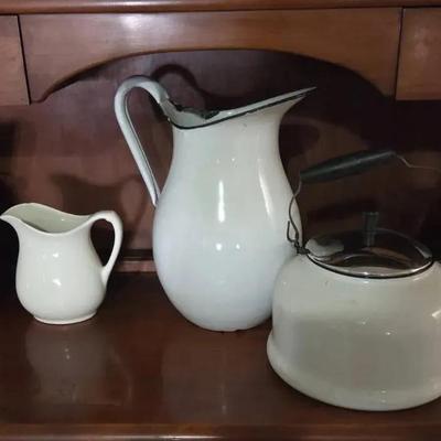 White Porcelain & Ceramic Tea Pots