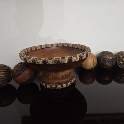 Decorative wooden bowl set with wooden balls
