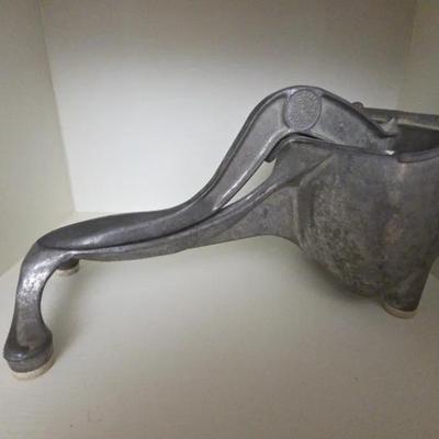 Wear-Ever Aluminum Hand Juicer 