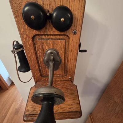 Antique Kellogg Switchboard & Supply Company oak wood wall telephone