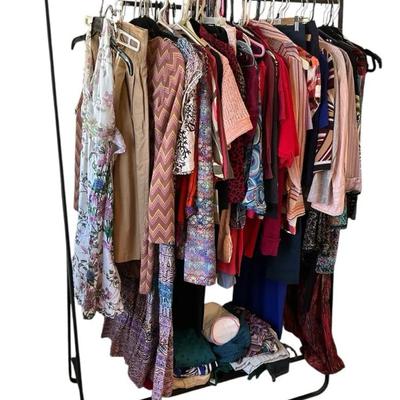 Women’s Vintage Clothing Sizes XS-S With Black Metal Rack