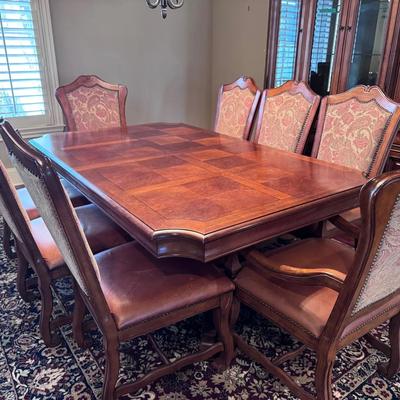 Stanley Table With 2 Leafs, 2 Captains Chairs And 6 Chairs, cherry, includes felt table top