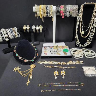 Costume Jewelry (WH7)