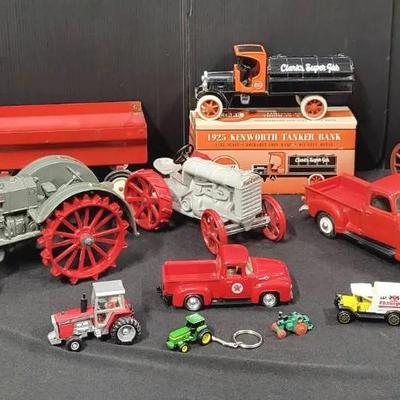 1987 Ertl Farm Tractor #450 & More (WH7)