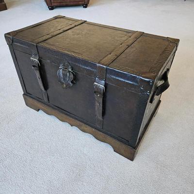  Vintage Decorative Leather Trunk Coffee Table / Blanket Chest