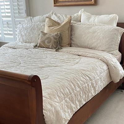Veratex Luxury King Size Bedding Set with Decorative Pillows