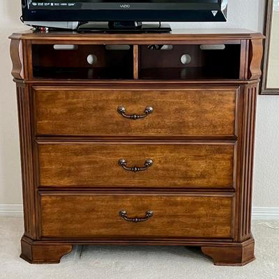  Heirloom Traditional Style Media Chest Dresser
