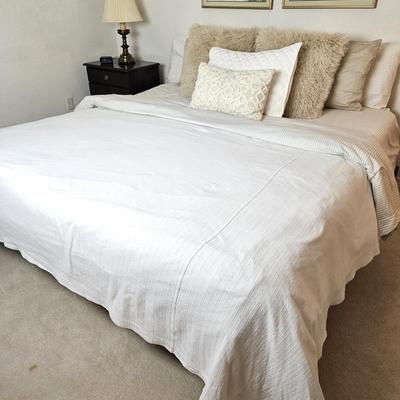 King Size Neutral Bedding & Decorative Pillow Lot – Striped Cotton, All Pieces Included
