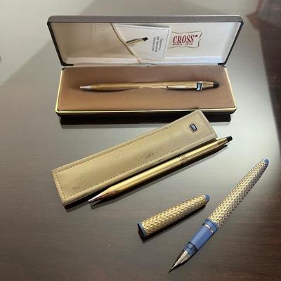 Vintage Sheaffer fountain pen and Two Cross Ballpoint Pen Set