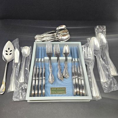 Oneida Silversmiths Solid Stainless Flatware Set, 8 Place Settings with New-in-Package Serving Pieces (Mixed Pattern)
