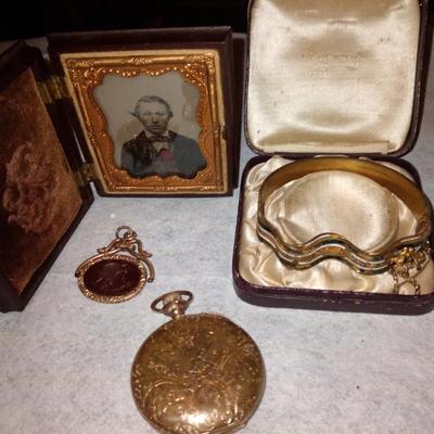 Sale Photo Thumbnail #19: Costume and duegerotype