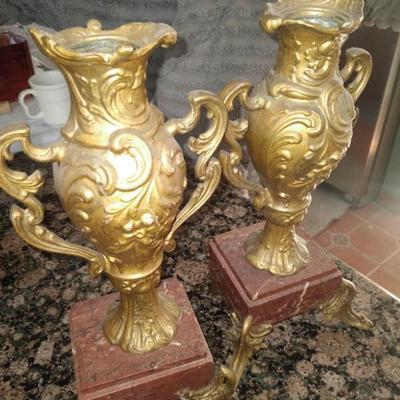 Clock garniture marble base