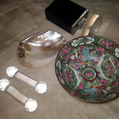 Crystal and rose medalian mcm pen holder lucite