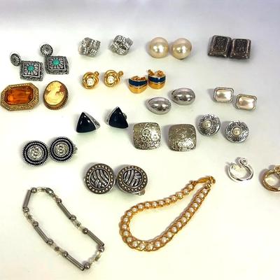 Costume Jewelry Lot Clip On Eartimgs, Pendants, Bracelets