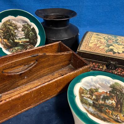 Spitoon boxes, ceramic hanging vases