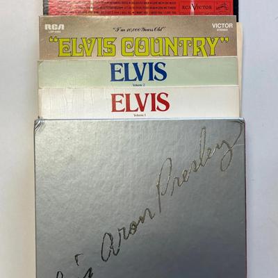 Elvis presley lp records lot 2