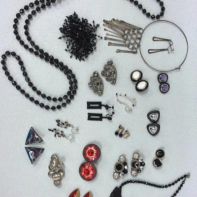 Geometric and faceted jewelry collection