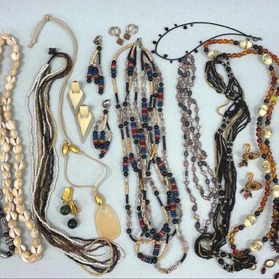 Seashell, Wood And Seedbead Jewelry Collection 