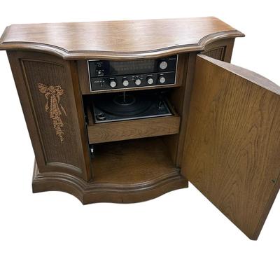 MCM Magnavox Console Stereo System