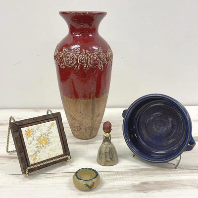 Textured bucolic pottery collection