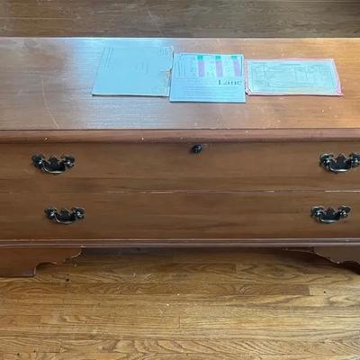 Vintage Lane Cedar Chest / Key Included 