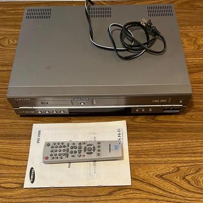 Samsung DVD-V2000 DVD/VCR Combo Player & 4 VHS Tapes Sealed  