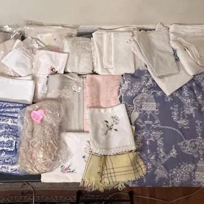 Large Lot of Assorted Vintage Table Cloths, Placemats, Runners & Cloth Napkins