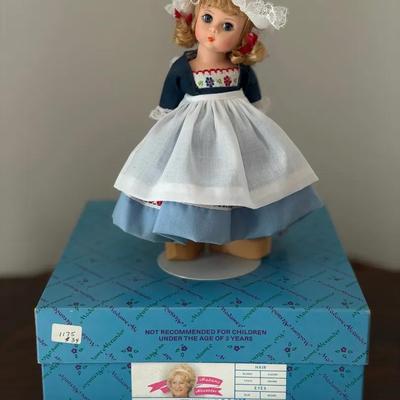 322: Madame Alexander International Miniature “Netherlands” Doll #591  Vintage Madame Alexander Inte