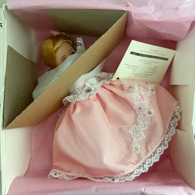 370: Madame Alexander Miniature Madame Doll #79527 – 100th Anniversary, with Box & Certificate  Mada