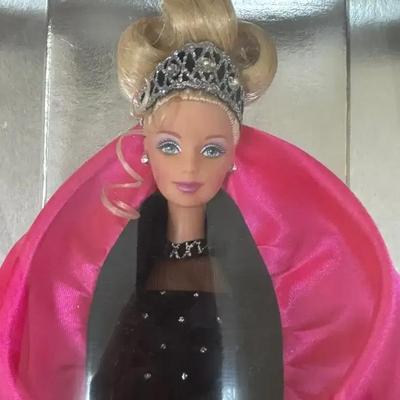 Lot 118:  Happy Holidays Barbie