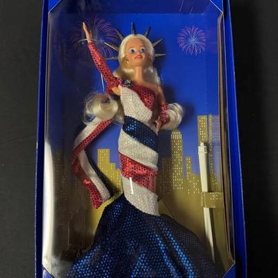 226: 1995 FAO Schwarz Limited Edition Statue Of Liberty Barbie