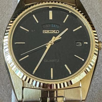 Lot 624:  Vintage Men’s Seiko Gold-Tone Quartz Day/Date Watch w/ Box & Papers (1994)