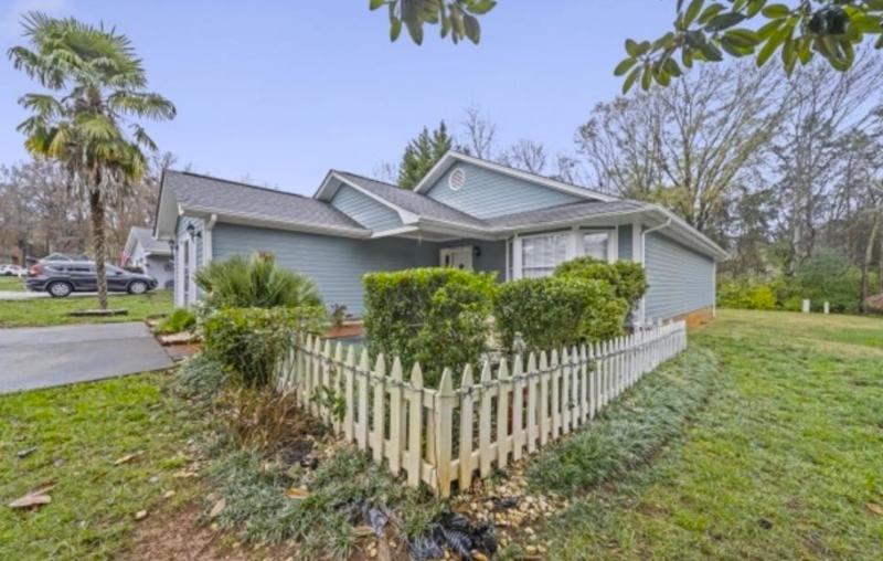 Sale Photo Thumbnail #4