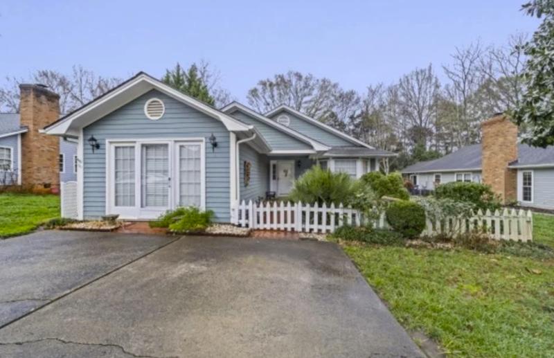 Sale Photo Thumbnail #3