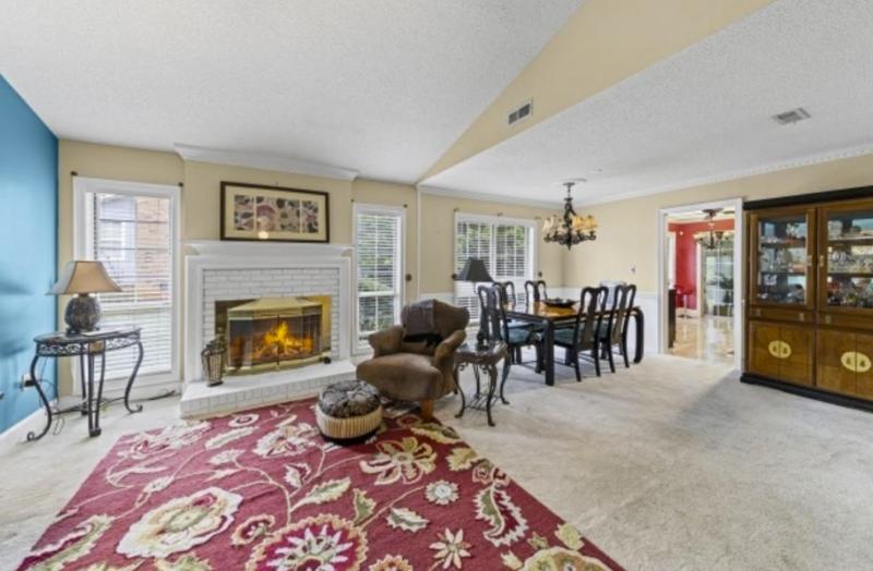 Sale Photo Thumbnail #11