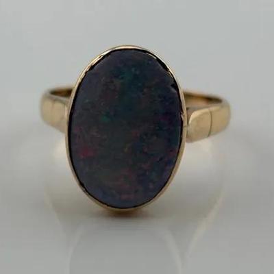 Oval White Opal Vintage 14k Yellow Gold Ring