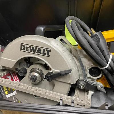 DEWALT 7-1/4 Inch Worm Drive Corded Circular Saw In Stanley Toolbox