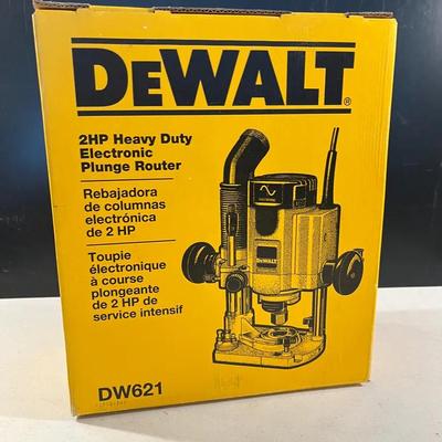 DeWalt DW621 2 HP Electronic Variable Speed Plunge Router