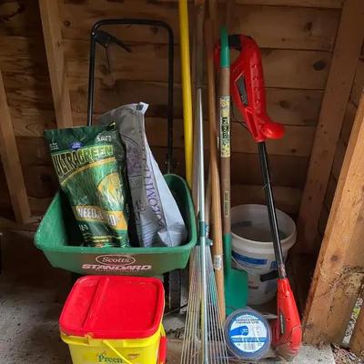 Black & Decker Cordless Weed Wacker, Fertilizer Spreader, Garden Tools & Fertilizer 