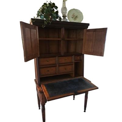 Sale Photo Thumbnail #3: Plantation desk with doors open