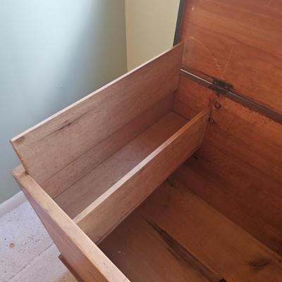 Sale Photo Thumbnail #50: Blanket chest showing inside