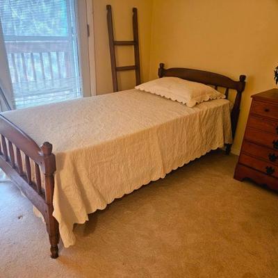 Sale Photo Thumbnail #58: close up of maple spindle twin bed