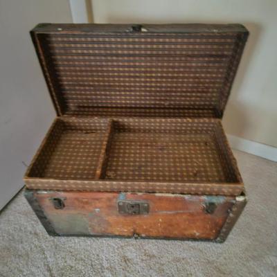 Sale Photo Thumbnail #30: Trunk opened showing tray
