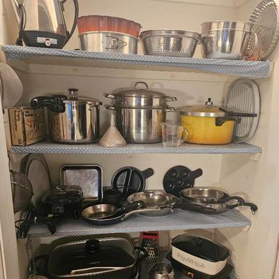 Sale Photo Thumbnail #71: Pots and pans