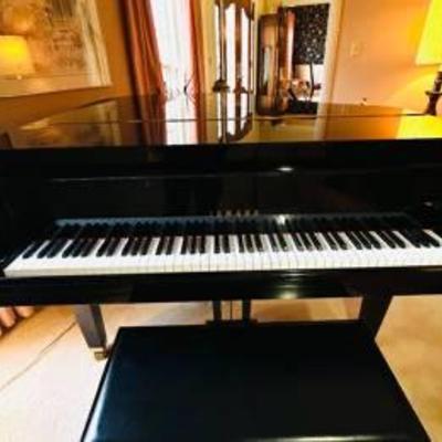 Sale Photo Thumbnail #3: YAMAHA BABY GRAND